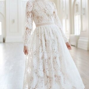 Ivy City Co White Long Sleeve Bishop Gown